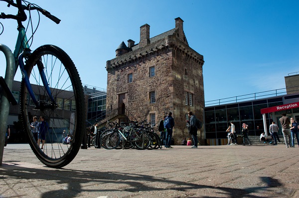 students in edinburgh with bicycles
